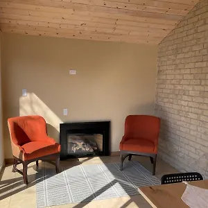 https://new-cozy-niagara-getaway-7-mins-from-the-falls.niagara-fallshotels.com